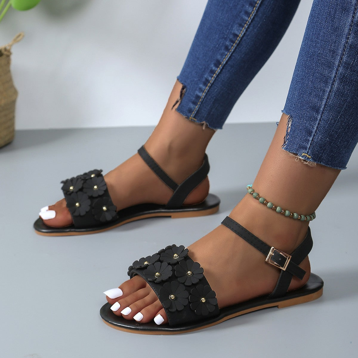 Retro Flowers Sandals Summer Casual Versatile Round Toe Buckle Flat Beach Shoes For Women New Roman Shoes